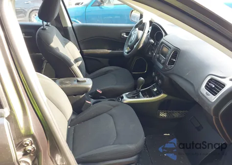 2018 Jeep Compass Sport Fwd z USA, uszkodzony, nr VIN 3C4NJCAB0JT233112